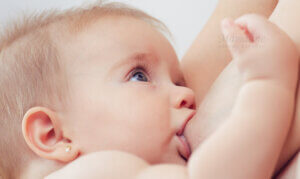 母乳哺育指南：泌乳時機、母乳優點及哺乳注意事項及常見問題總整理